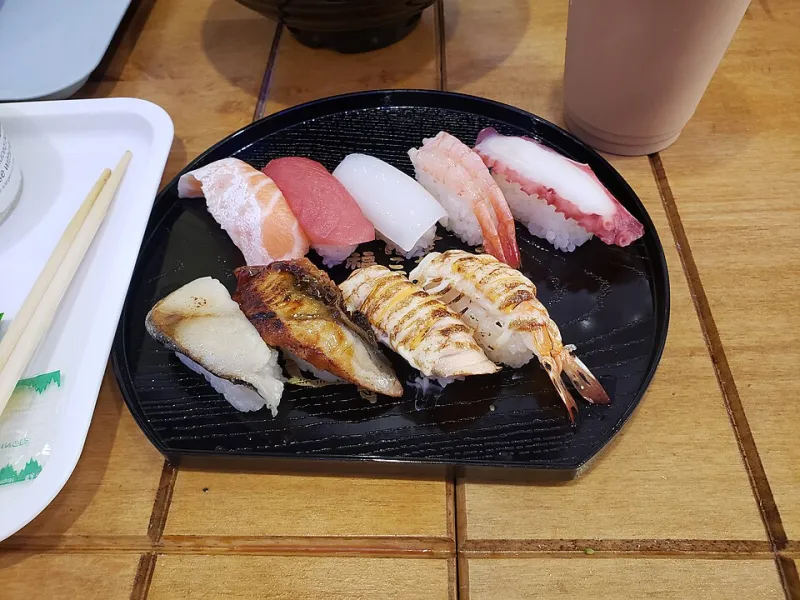 The Silent Lesson at the Counter: What a Sushi Chef's Blade Can Teach You